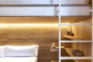 A bed or beds in a room at Weflating City Center
