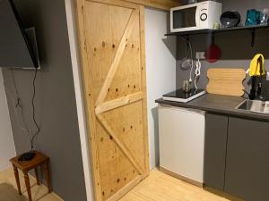 Cucina o angolo cottura di Adorable Tiny House in Reykjavik