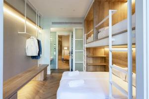 A bed or beds in a room at Weflating City Center