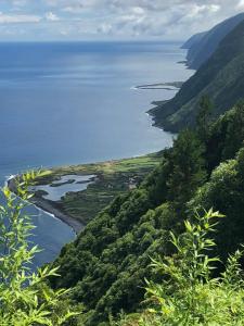 a view of the ocean from a mountain at Kuanza Nature Experience, Fajã do Belo in Fajã da Caldeira de Santo Cristo