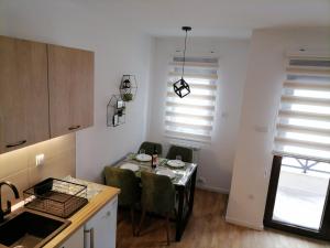 Kuchyň nebo kuchyňský kout v ubytování Apartman Pahuljica Tara