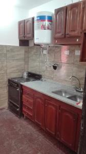 a kitchen with a stove and a sink at DEPARTAMENTO CON COCHERA in La Rioja