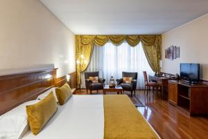TV a/nebo společenská místnost v ubytování Hotel Leopardi