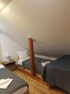Postel nebo postele na pokoji v ubytování Hostel Mleczna - Metro Zacisze