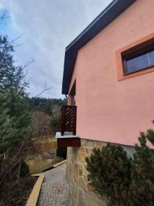 Budova, kde se vila nachází