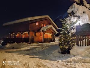 a house covered in snow at night at Chalet Altitude 1057 in Chamonix