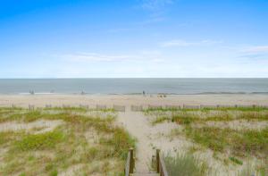 Gallery image of 1 Anchors Away Oceanfront in Holden Beach