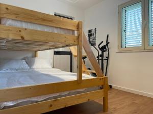 Krevet ili kreveti na kat u jedinici u objektu Proper Apartment 1