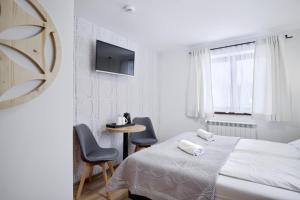 Posteľ alebo postele v izbe v ubytovaní Dom Wczasowy U Eli - ruska bania, sauna na wyłączność, basen podgrzewany