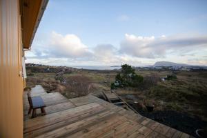 Photo de la galerie de l'établissement Red Robin - Vacation homes next to Svartifossur waterfall, à Tórshavn