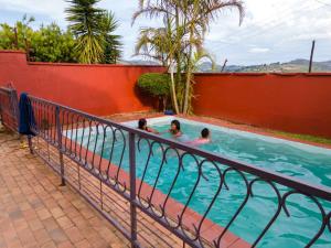 Pemandangan kolam renang di The Haven Guest House atau di dekatnya