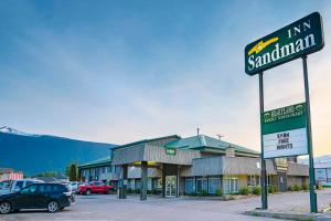 Üldine mäevaade või majutusasutusest Sandman Inn McBride pildistatud vaade