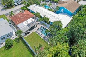 an overhead view of a house with a yard at Ocean Breeze Villa in Pompano Beach