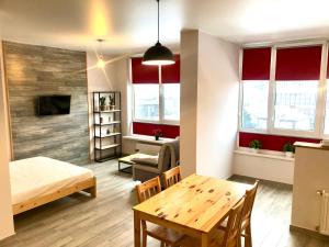 Posteľ alebo postele v izbe v ubytovaní OSapart Beautiful apartment in a complex Semycvit