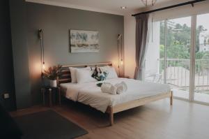 Кровать или кровати в номере Thira House