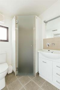 
a bathroom with a toilet, sink, and shower at Freycinet Resort in Coles Bay
