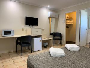 Kuchyň nebo kuchyňský kout v ubytování Biloela Palms Motor Inn