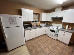 Kuchyň nebo kuchyňský kout v ubytování Bear Creek Suite