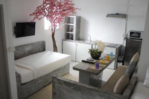 TV a/nebo společenská místnost v ubytování Samui Beach Residence Hotel