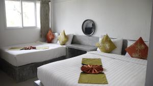 Postel nebo postele na pokoji v ubytování Samui Beach Residence Hotel
