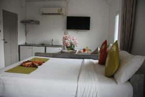 Postel nebo postele na pokoji v ubytování Samui Beach Residence Hotel