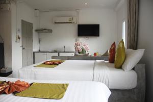 TV a/nebo společenská místnost v ubytování Samui Beach Residence Hotel