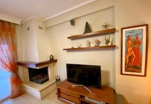 TV a/nebo společenská místnost v ubytování DreamHouse Afroditis - Komotini