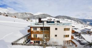 Nespecifikovaný výhled na hory nebo výhled na hory při pohledu z hotelu