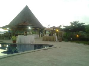 Luwansa Beach Hotelの敷地内または近くにあるプール