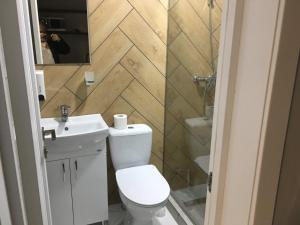Un baño de Pure Apartments VIP 2