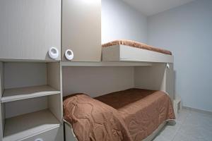 Двуетажно легло или двуетажни легла в стая в Giovi's Apartments