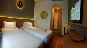 Postel nebo postele na pokoji v ubytování MaxOneHotels Loji Kridanggo @Boyolali + 16 fotografií