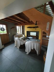 a living room with three beds and a tv at Au chemin du paradis Gîte de 10 personnes 4 Etoiles in Saint-Martin-lez-Tatinghem