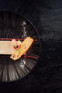 a glass plate with chopsticks and an umbrella at Dormy House in Étretat