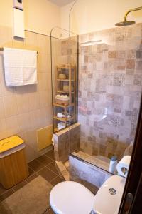 Kúpeľňa v ubytovaní Great sea view apartment kokkini hani