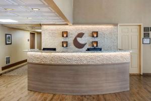 a lobby with a reception counter with a c logo at Comfort Inn Matthews / Charlotte in Matthews