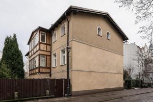 Budova, v ktorej sa apartmán nachádza