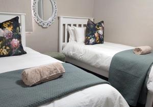 Voodi või voodid majutusasutuse 7 on Connor - Luxury Family Cottage toas