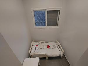 Łóżko lub łóżka w pokoju w obiekcie solomon's house