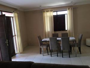 Posezení v ubytování Arembepe + 1 fotografie