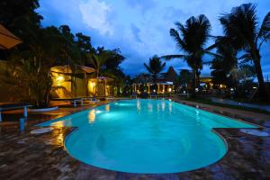Bazén v ubytování Barong Resort nebo v jeho okolí