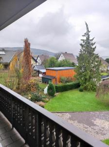 a view of a yard from a balcony at Wiehenblick in Hüllhorst