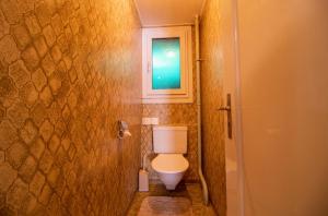 Uma casa de banho em Chalet Methfessel by Arosa Holiday
