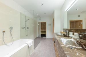 Kúpeľňa v ubytovaní Schneeglöckle Appartements + 37 fotografií