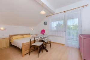 Posteľ alebo postele v izbe v ubytovaní Apartments Mirjana Blue Beach