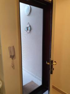a door with a phone next to a room at Casa- Maresias 3 minutos da praia in Maresias