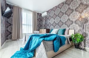 Кровать или кровати в номере Apartments on Krasnaya 176
