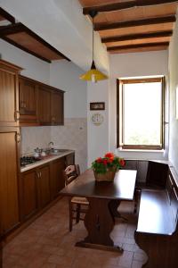 Η κουζίνα ή μικρή κουζίνα στο Villa Santa Maria