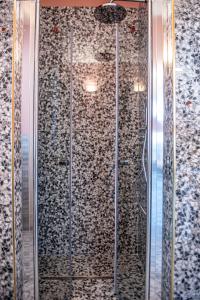 A bathroom at U'Panare