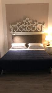 A bed or beds in a room at La Magnolia